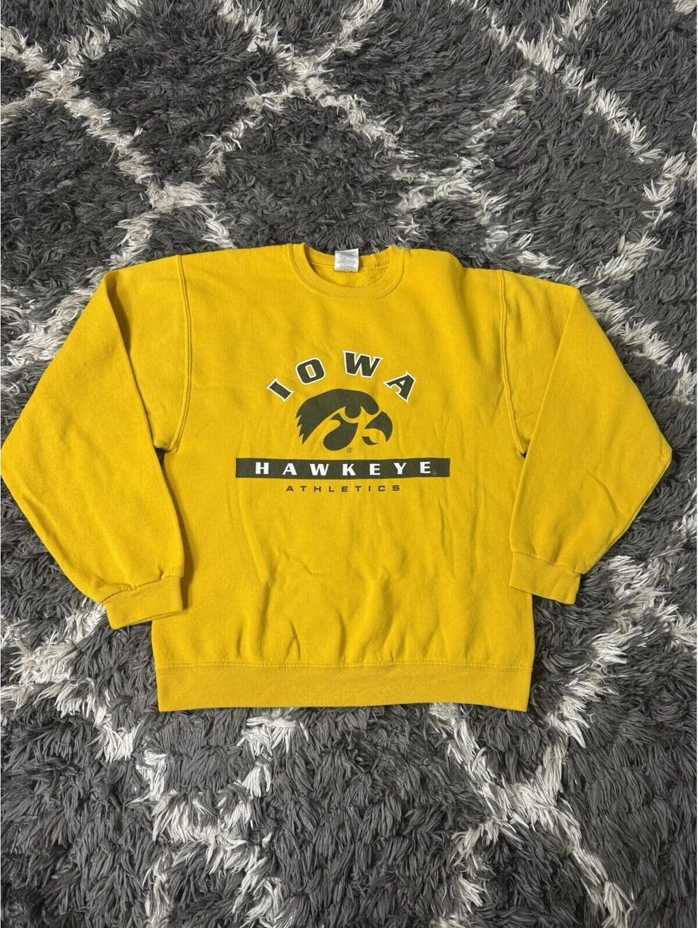Vintage Iowa Hawkeyes Sweatshirt Adult Small Yellow Crewneck Pullover JERZEES
